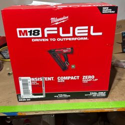 Milwaukee M18 15ga Finish Nailer 2839-20