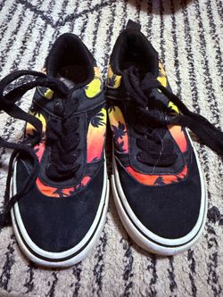 Kids skate shoes