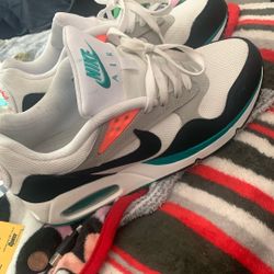 Nike Air Max Size 9 Like New