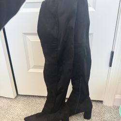 Black heel boots 