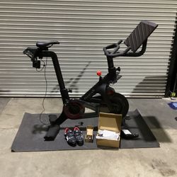 Peloton And Accessories 
