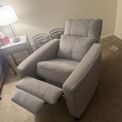 Comfortable Gray Recliner Chair – Clean & Fully Functional