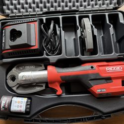 RIDGID Cordless Press Tool Kit with 1/2" - 3/4" ProPress Jaws, Battery, and Charge