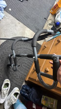 Pull up bar