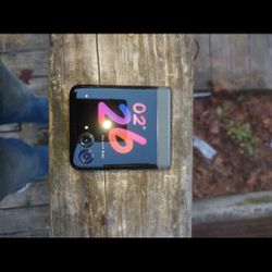 Moto Razr 2024 Unlocked Foldable Phone
