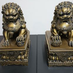 A pair of foo dogs four pieces