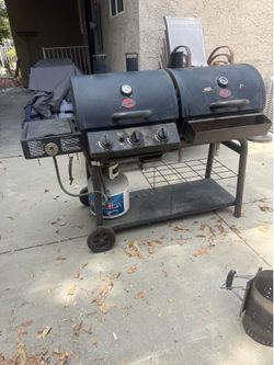 Char-griller Duo gas & charcoal BBQ grill. Full Tank of Propane. Free Chimney