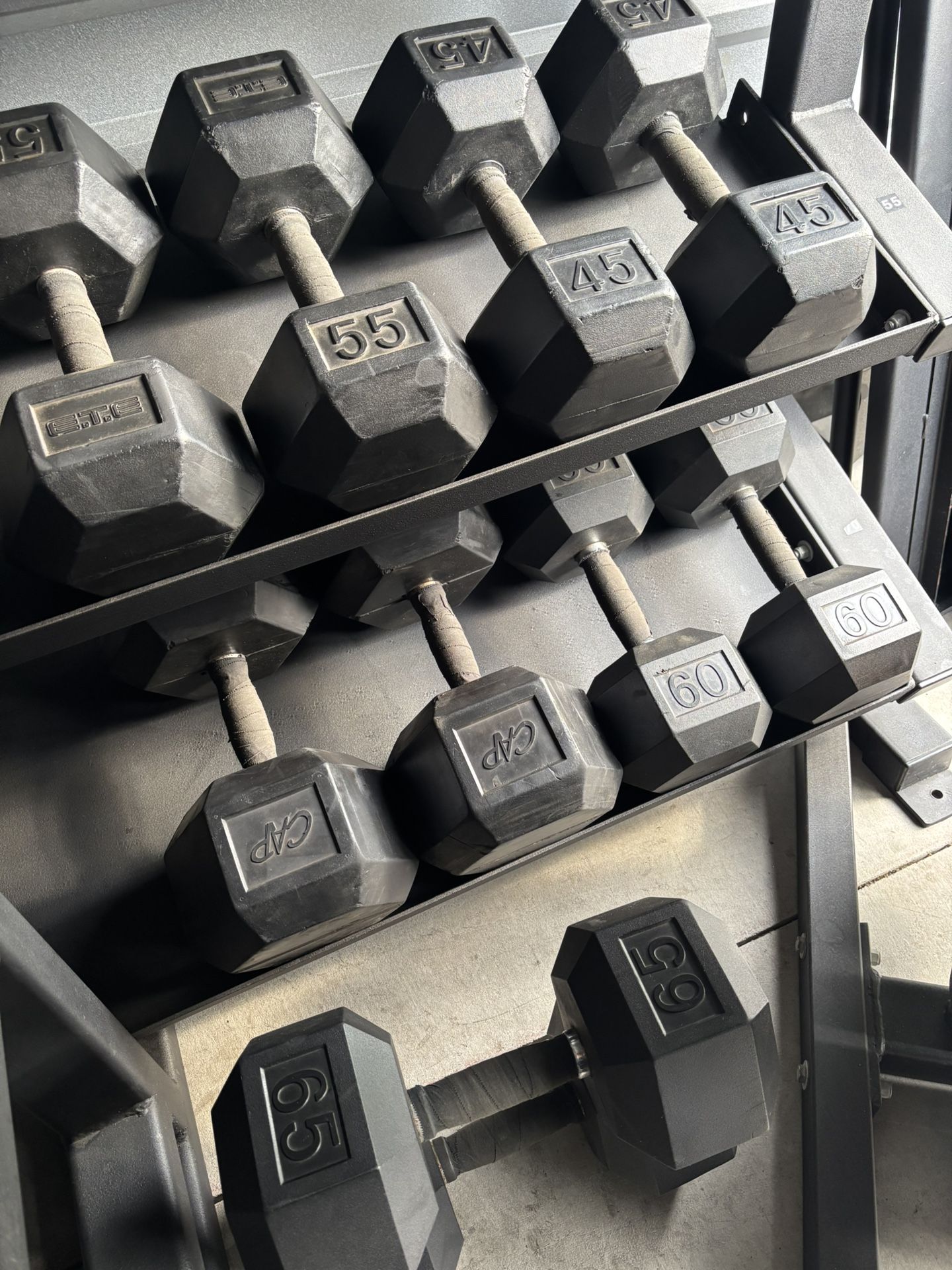 Dumbbell Weights PRICES LISTED AT THE BOTTOM UNDER DESCRIPTION 👇👇👇