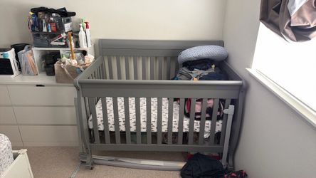 daVinci 4-in-1 Convertible Crib