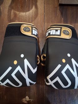Fuji - Striking - Ultimate Hybrid Gloves 16oz - Black/Gold