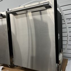 Thermador Stainless Steel Dishwasher 24”