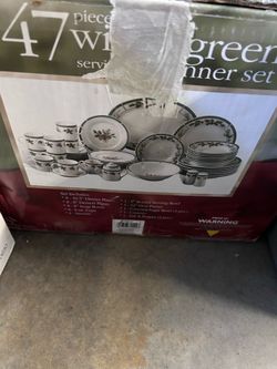 Holiday plate set 47 piece