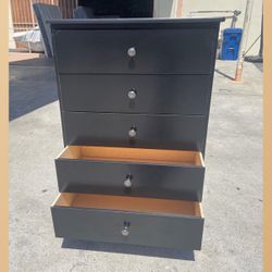 5 drawers dresser/ Five drawers dresser