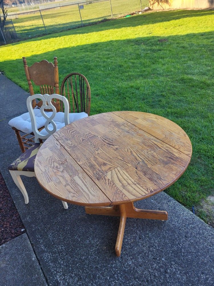 Kitchen Table - 40" Round With Collapsible Sides, With 3 Chairs.