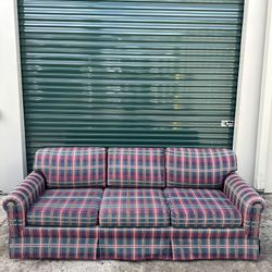 Plaid Comfy Sofa FREE DELIVERY 🚚 
