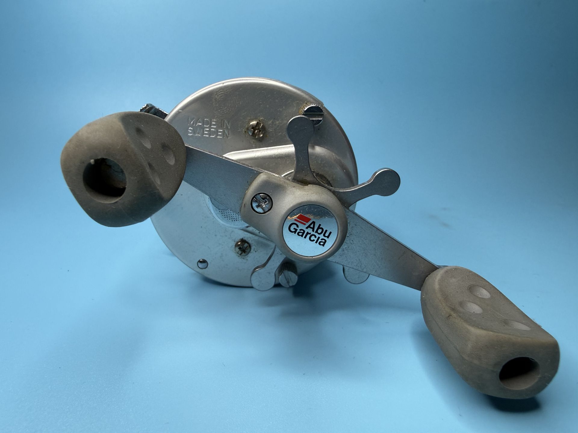 abu garcia ambassadeur 5500 gr AbuGarcia 5500CS Rocket Blue Gray Right Hand Double Handle Bass Ragyo Catfish Topwater Round Reel : Sports & Outdoors A riveted stand with added rivets in addition to conventional welding to improve strength. Abu Garcia AMBS-5500 / 661MH