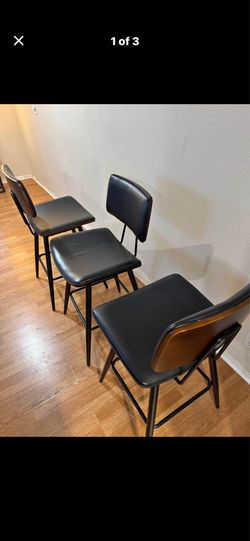 counter chairs / stools