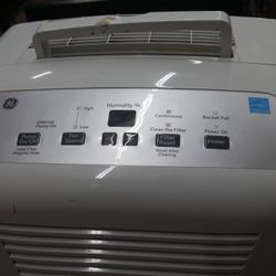 GE dehimidifier 70 pints model # APEL70LtI1 868590-1