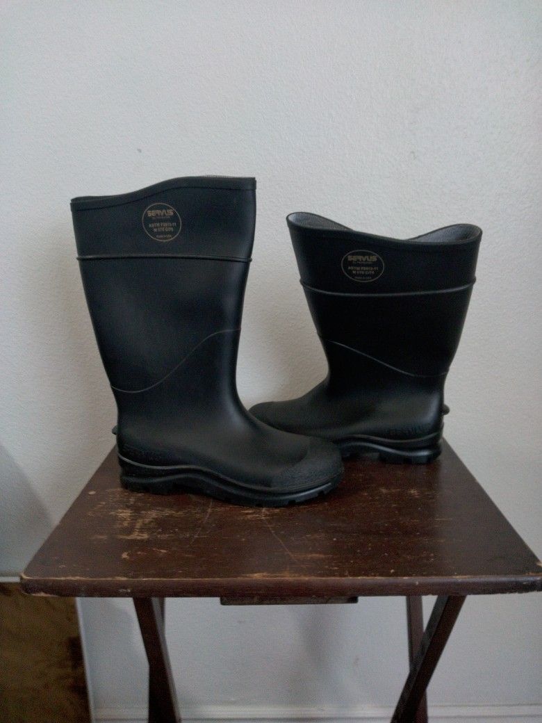 Servus Black 14" Rubber Boots Lugged Outsole Steel Toe.