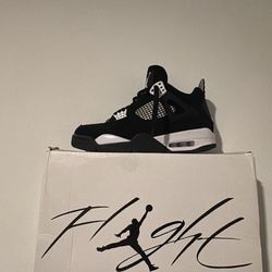 Jordan 4 Thunder