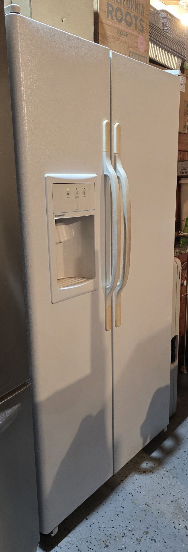 Hotpoint Double Door Refrigerator