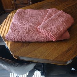 QUEEN SIZE COMFORTER 2 Pillow Shams