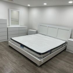 BRAND NEW BEDROOM SET WHIT MATTRESS 