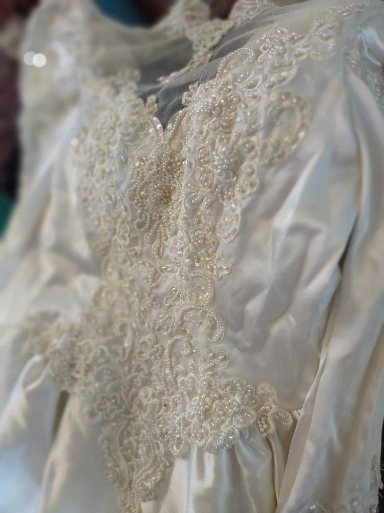 Beautiful WEDDING DRESS--Just $45 Now $20!!