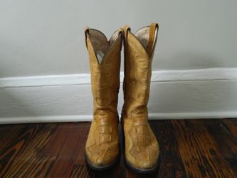 The Rancho Boots Men’s Leather US Size 9.5 Wide/ MEX Size 27.5 EE