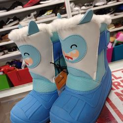 New Snow Boots Size 6