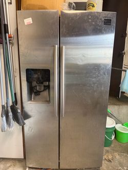 refrigerator / refrigerador