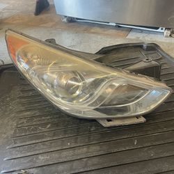 Hyundai Elantra Left Headlight