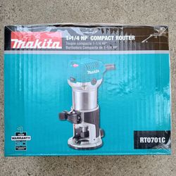 Makita Corded Fixed Base Variable Speed Compact Router 