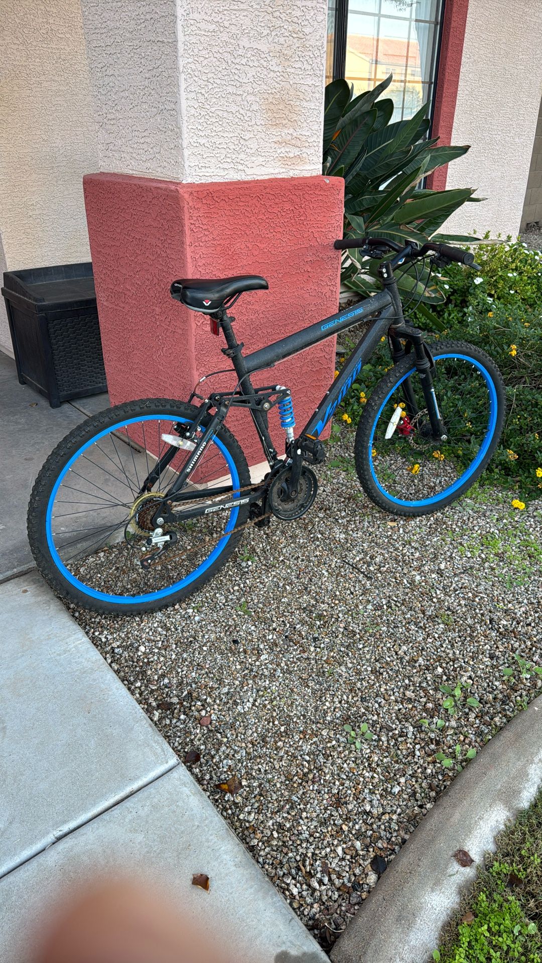 Genesis V2100 mountain bike 26in