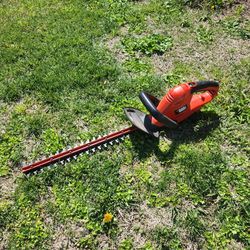 BLACK+DECKER Electric Hedge Trimmer, 22-Inch Blade, Corded