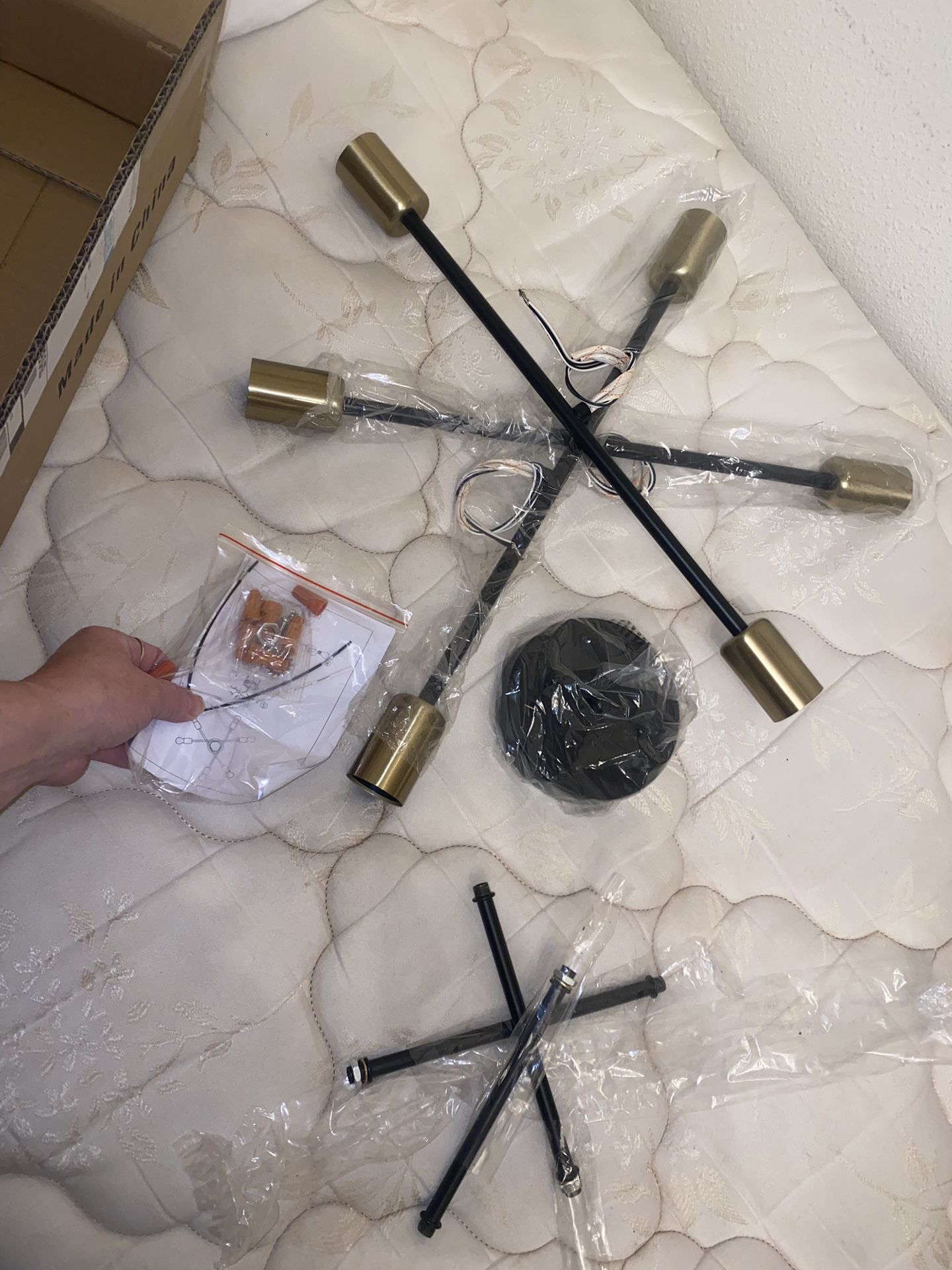 $75- 1 Brand new sputnik style light fixture- (I have other kinds/styles available Brand new As Well !) Pick up in yakima near fred meyers-  $ 75-1 Lá