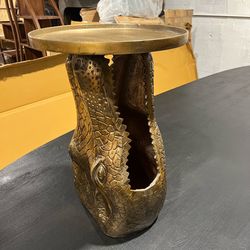 🔥 Warehouse Sale Metal Alligator Side Table 20.5”H, New ( original price $1200 )