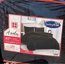 Black borrego blankets.