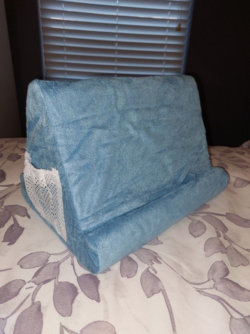 NEW! FOR TABLETS . SEE PHOTOS. CASH/ PICKUP ONLY.