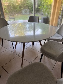 Modern White Round Dining Table – Wood Legs