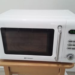 Microwave Small Size 700 Watts 