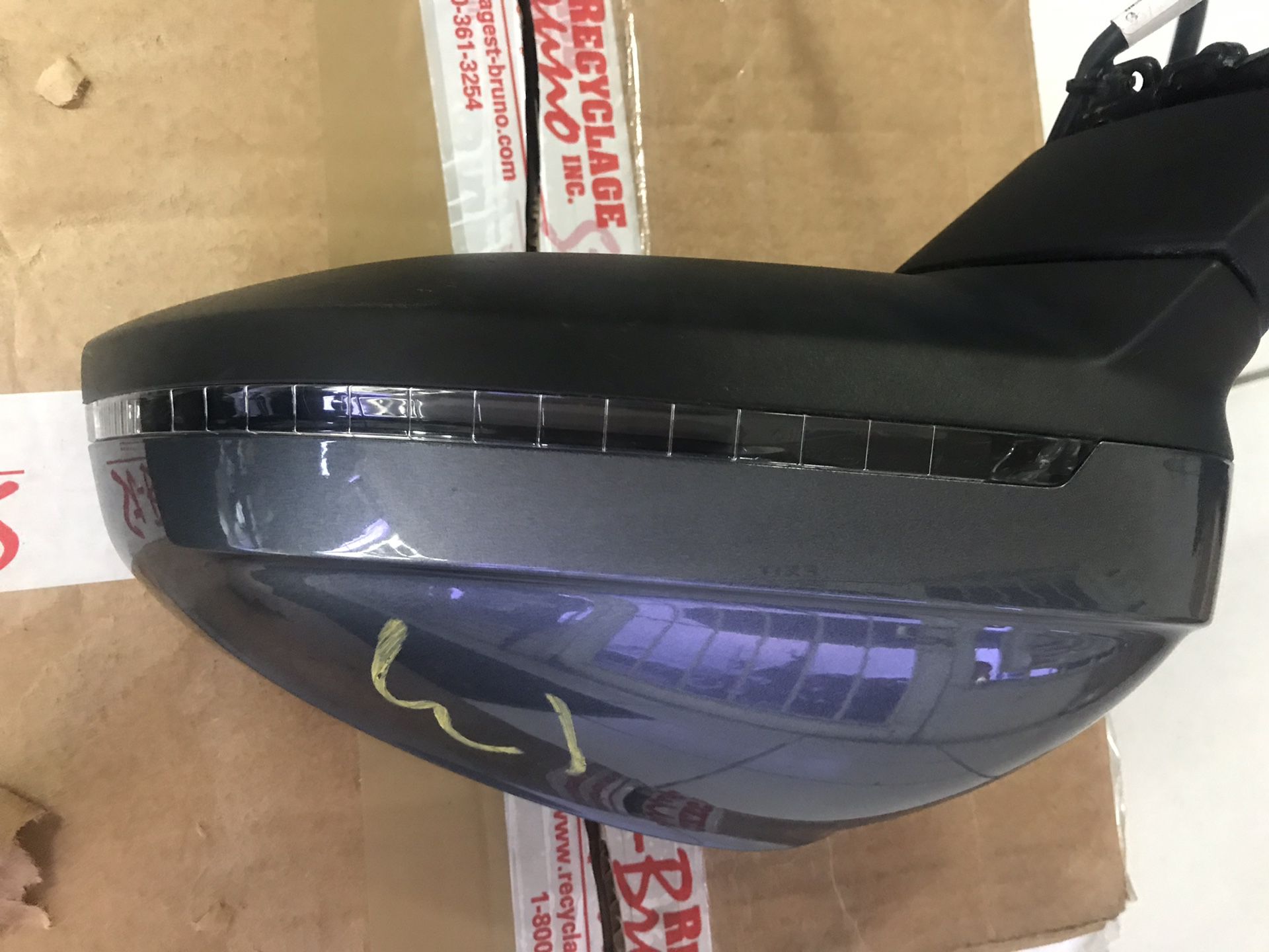 2019 Audi A4 Left Side Mirror. Comes with wires and led signal.