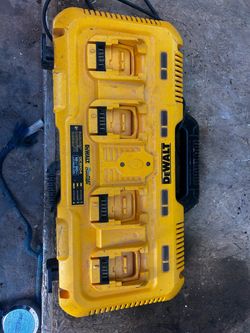 DEWALT DCB104 4-Port Battery Charger