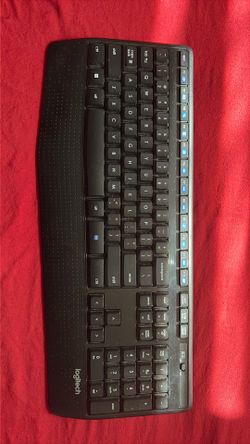 Computer PC desk Logitech keyboard