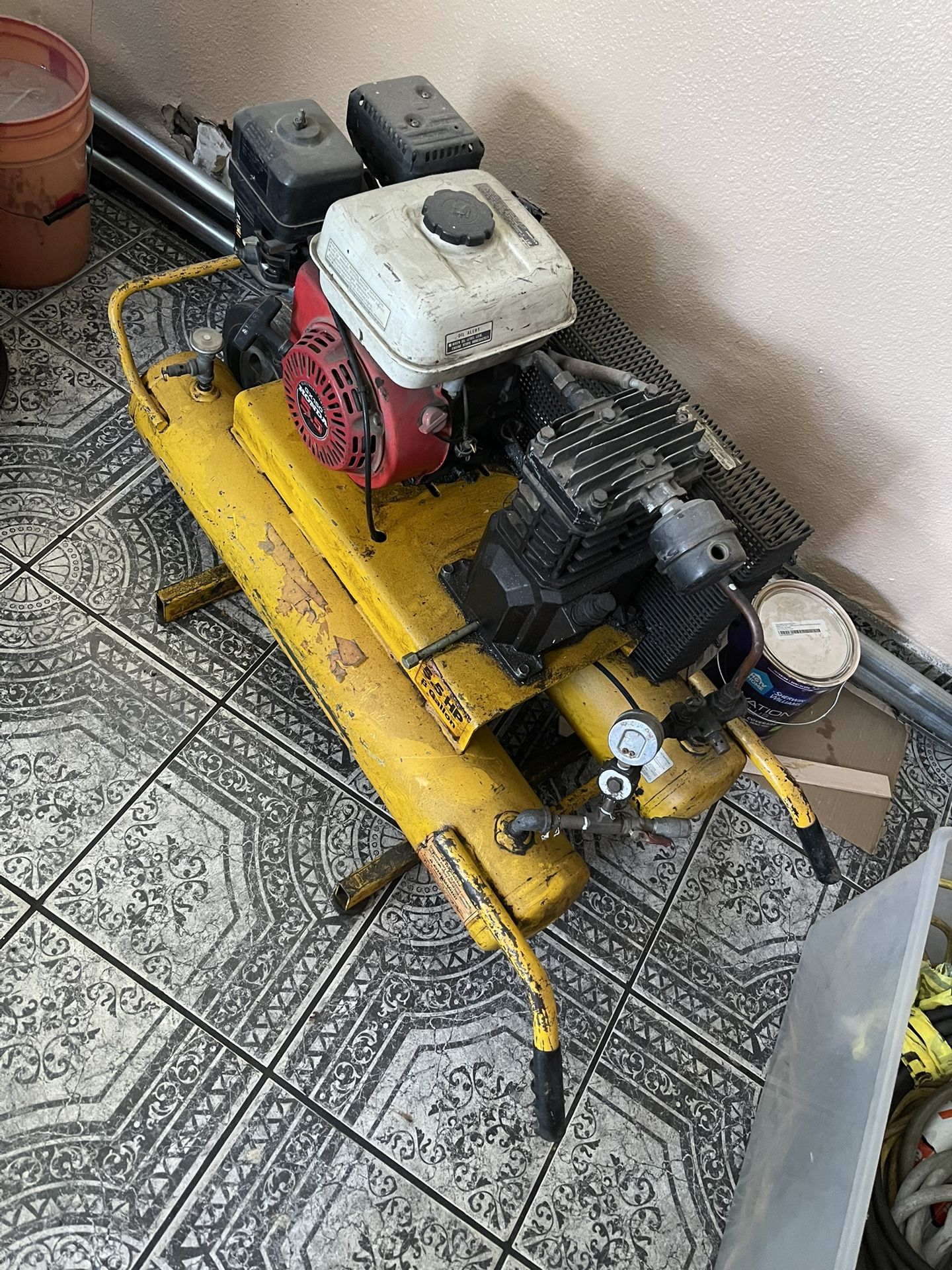 Dewalt Gas Powered Air Compressor With Honda 5.5 Hp Gx160 Motor