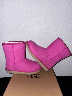 UGG Classic Short Boots in Pink
