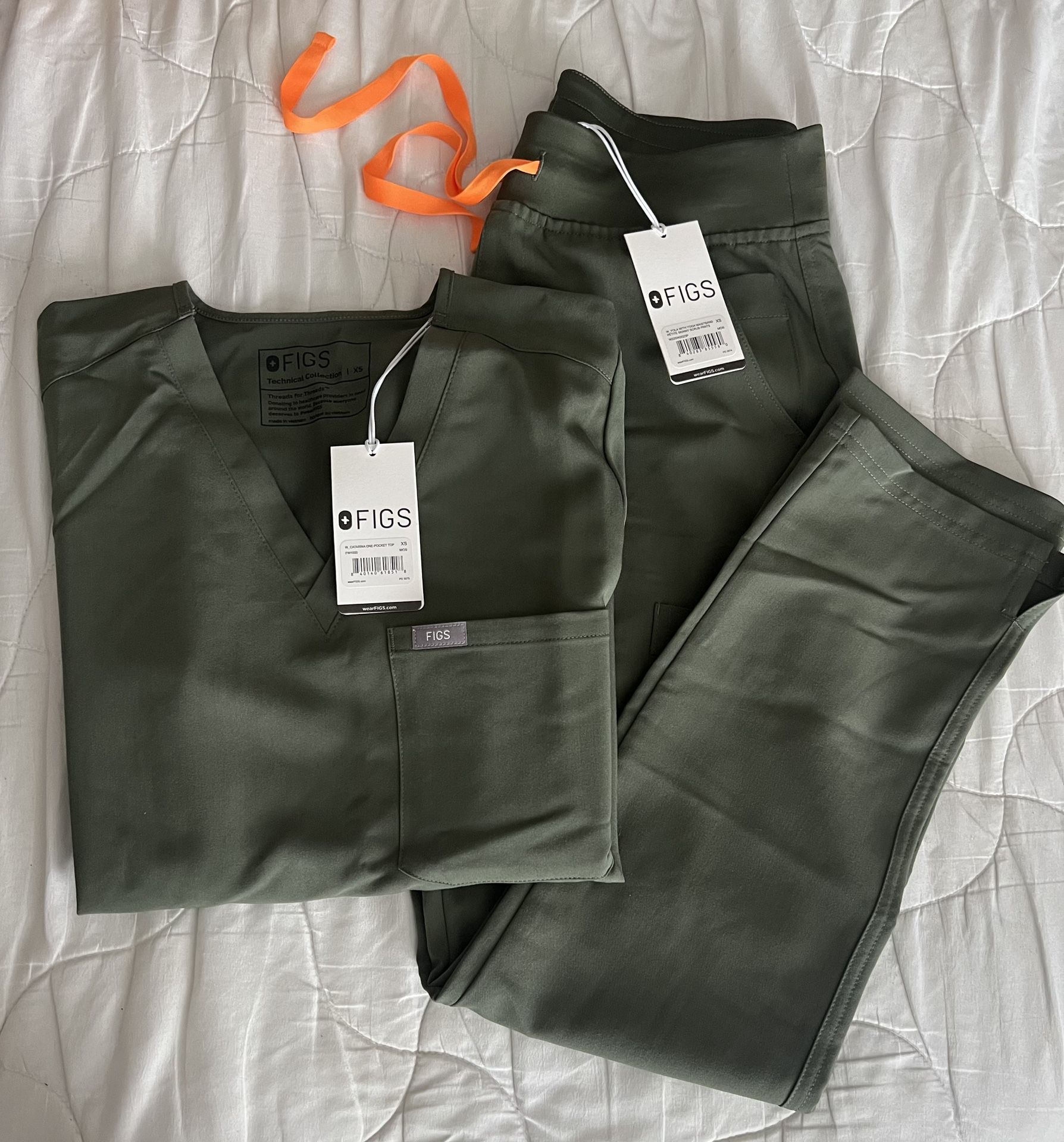 NWT Figs Scrub Set