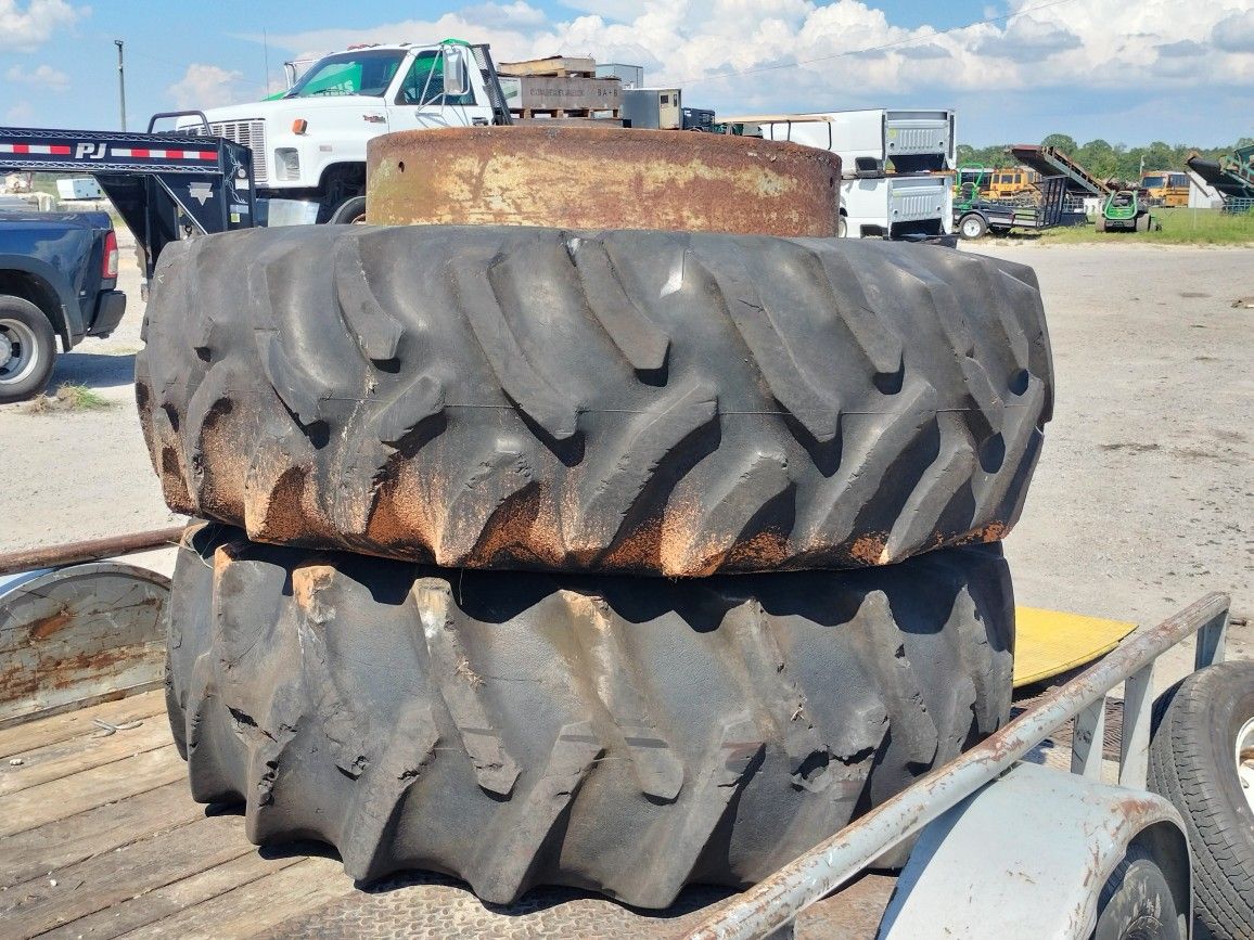 John Deere 4240 Dually - Dual Tractor Wheel Rim Tire - 20.8 - 38