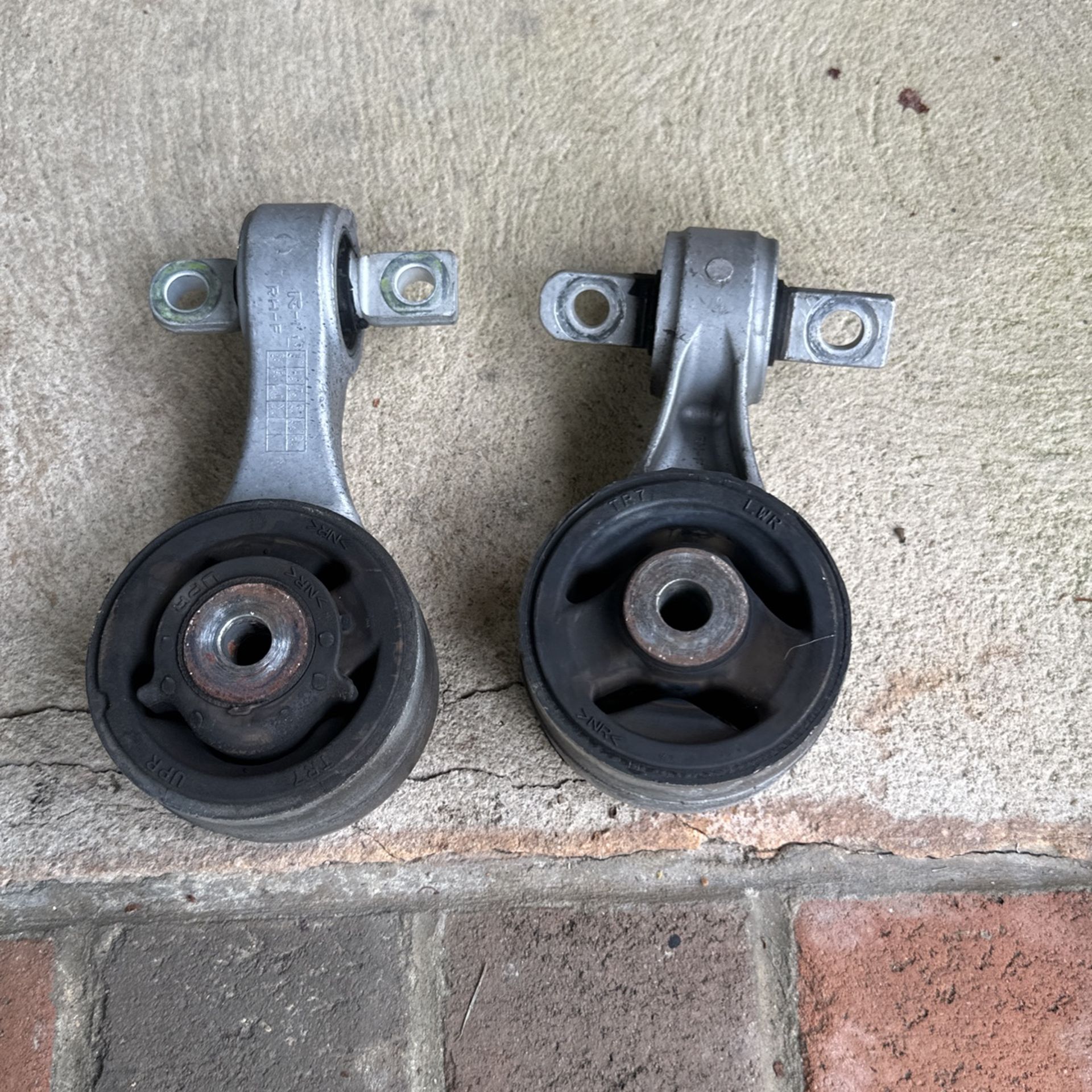 Upper And Lower Engine Mounts