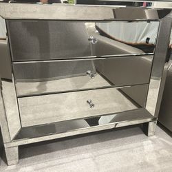 Set of 2 Mirrored 3-Drawer Dressers 